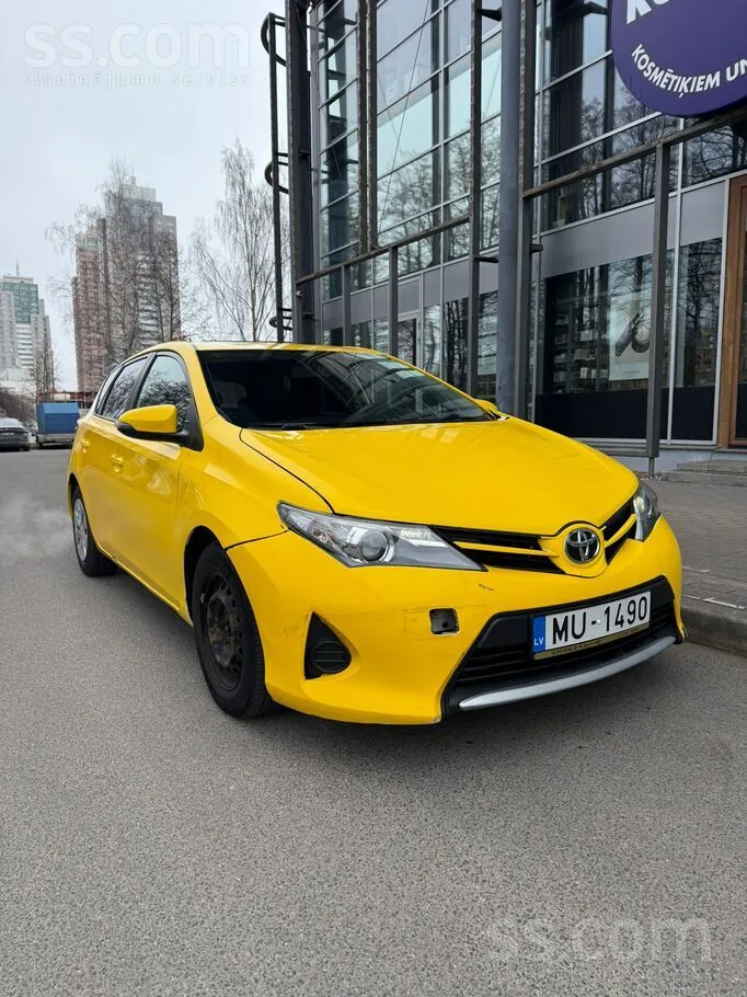 Toyota Auris 2014 photo 2