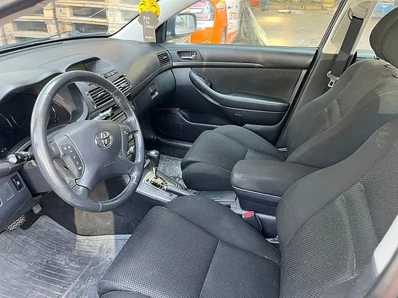 Toyota Avensis 2003 photo 5
