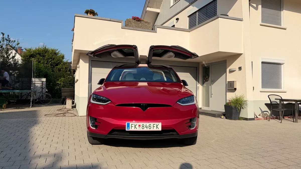 Tesla Model X 2018 photo 2