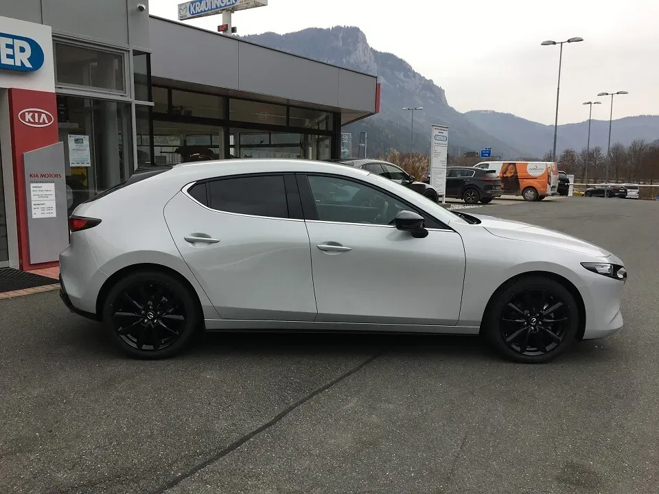 Mazda Mazda3 2025 photo 3
