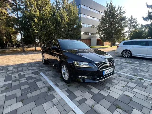 Skoda Superb 2016 photo 2
