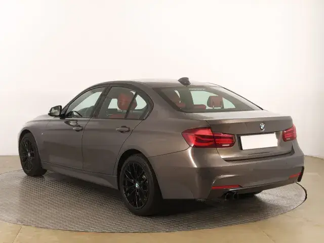 BMW 3 Series 2017 photo 3