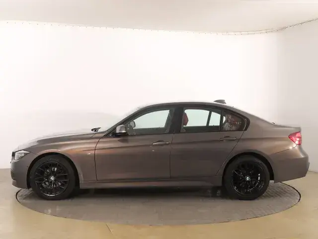 BMW 3 Series 2017 photo 2