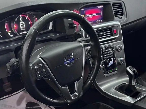 Volvo V60 2018 photo 2