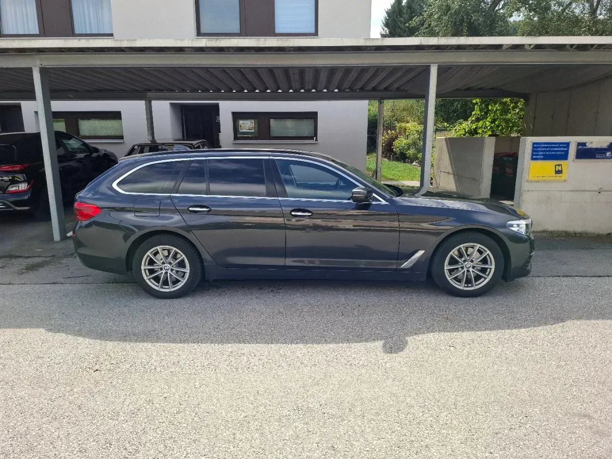 BMW 5 Series 2018 photo 2