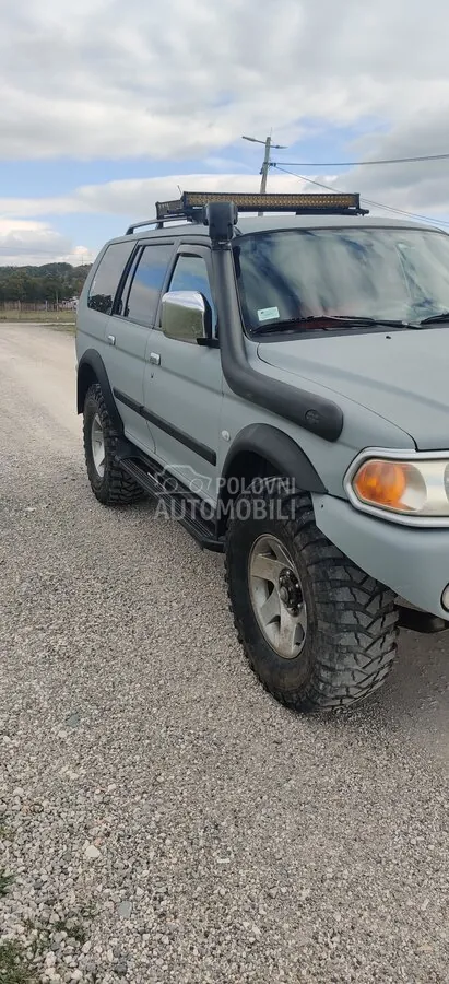 Mitsubishi Pajero Sport 2005 photo 2