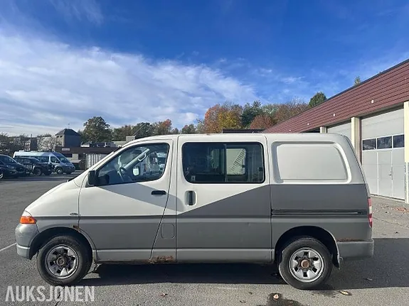 Toyota Hiace 2006 photo 2