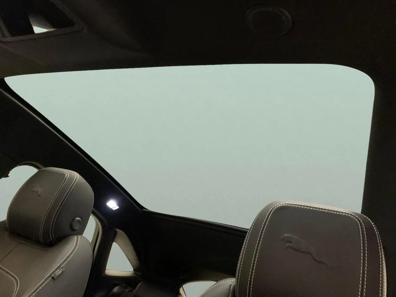 Jaguar E-Pace 2023 photo 5