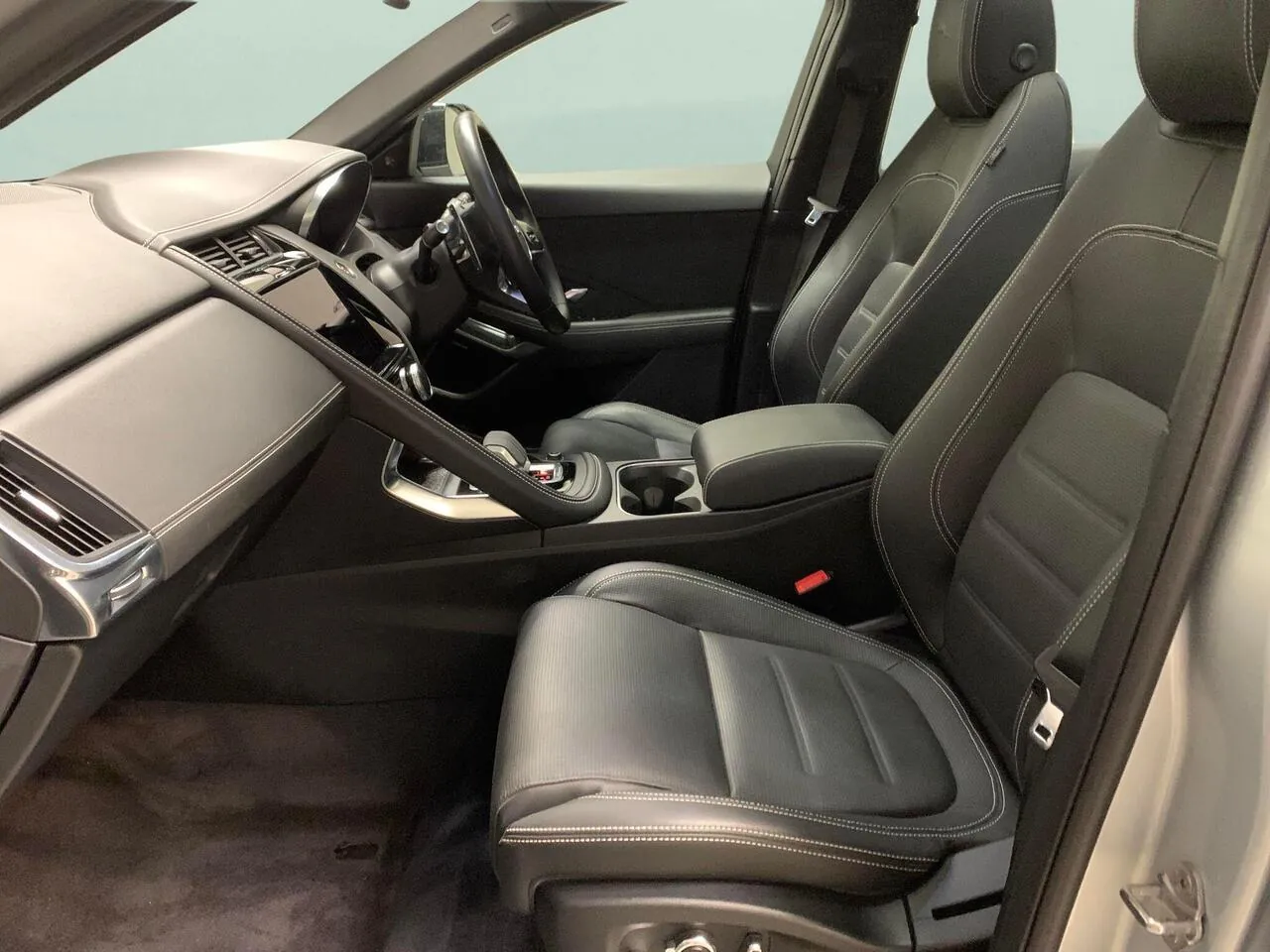 Jaguar E-Pace 2023 photo 4