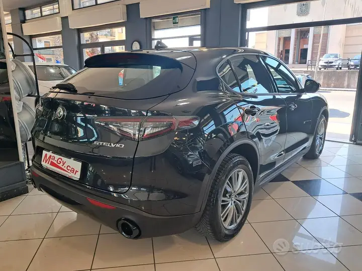 Alfa Romeo Stelvio 2023 photo 2