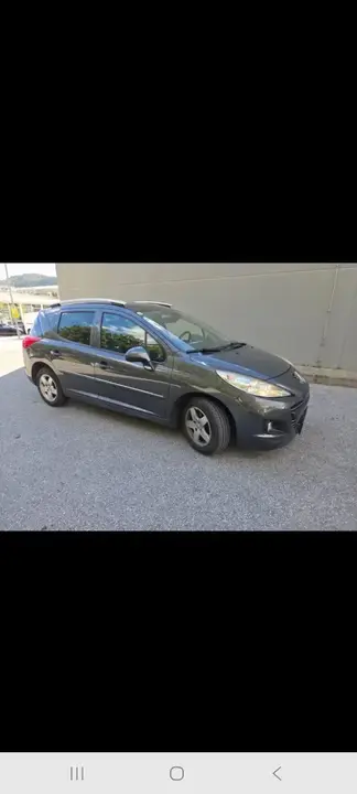 Peugeot 207 2011 photo 2