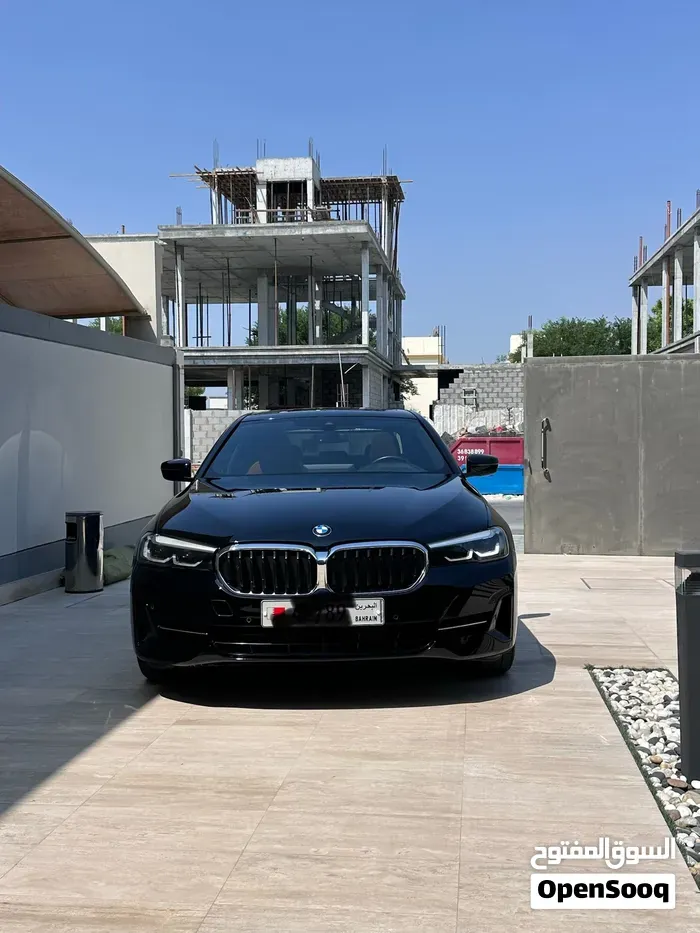 BMW 5 Series 2023 photo 2