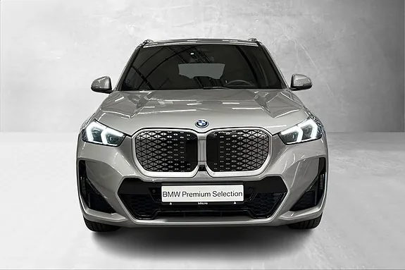 BMW Ix1 2026 photo 2
