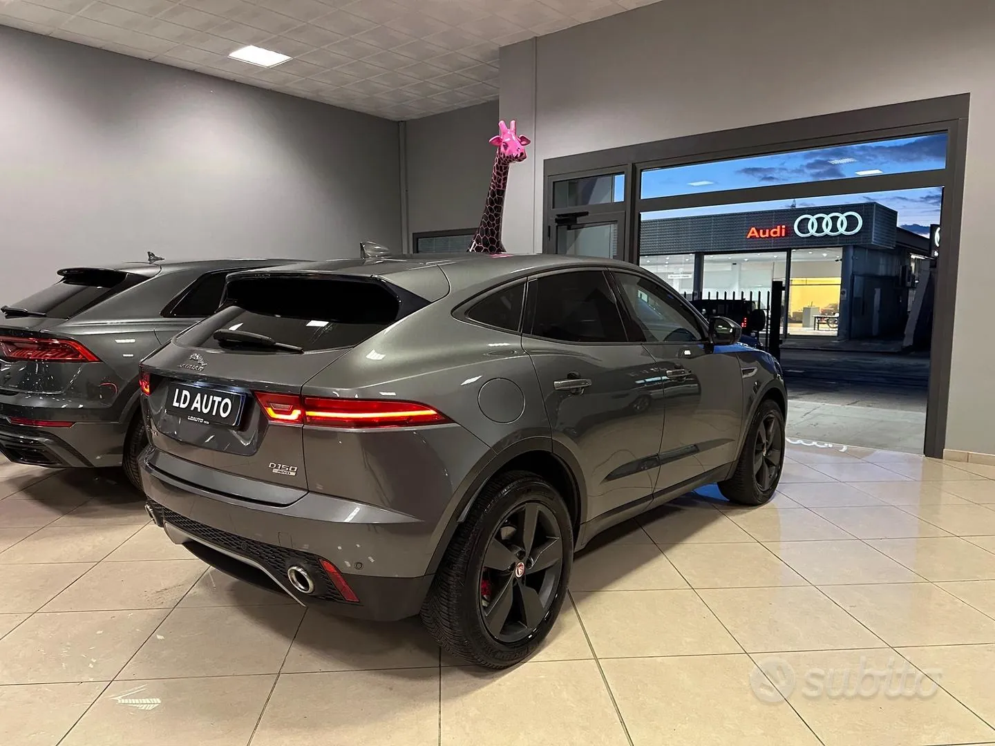 Jaguar E-Pace 2019 photo 5