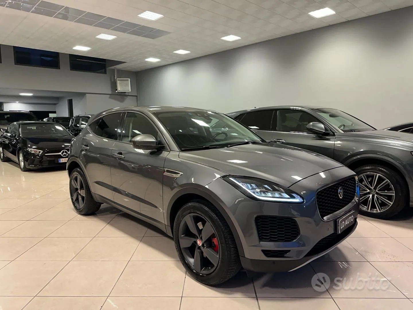 Jaguar E-Pace 2019 photo 2