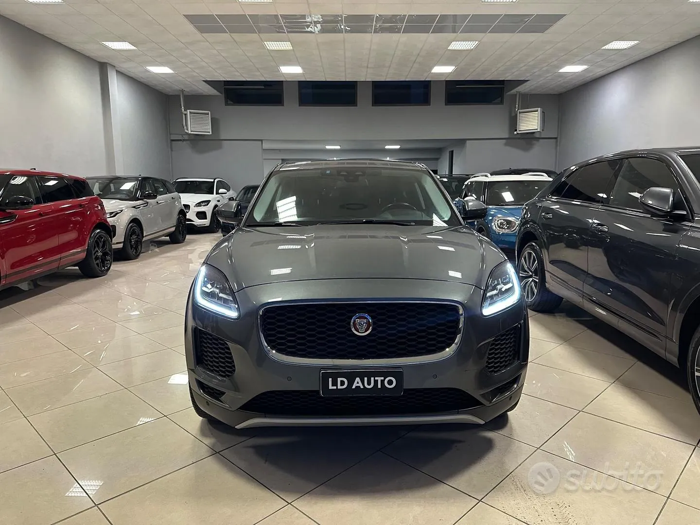 Jaguar E-Pace 2019 photo 3