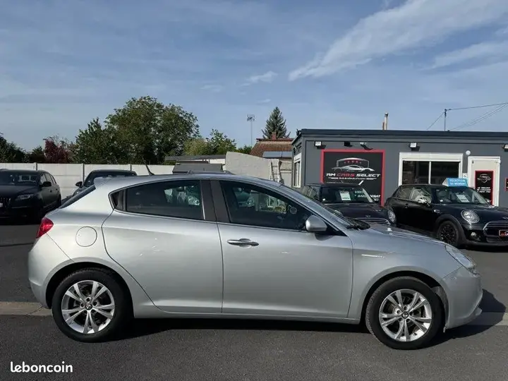 Alfa Romeo Giulietta 2011 photo 4