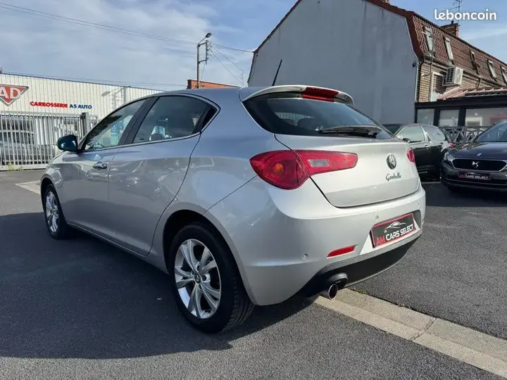 Alfa Romeo Giulietta 2011 photo 5