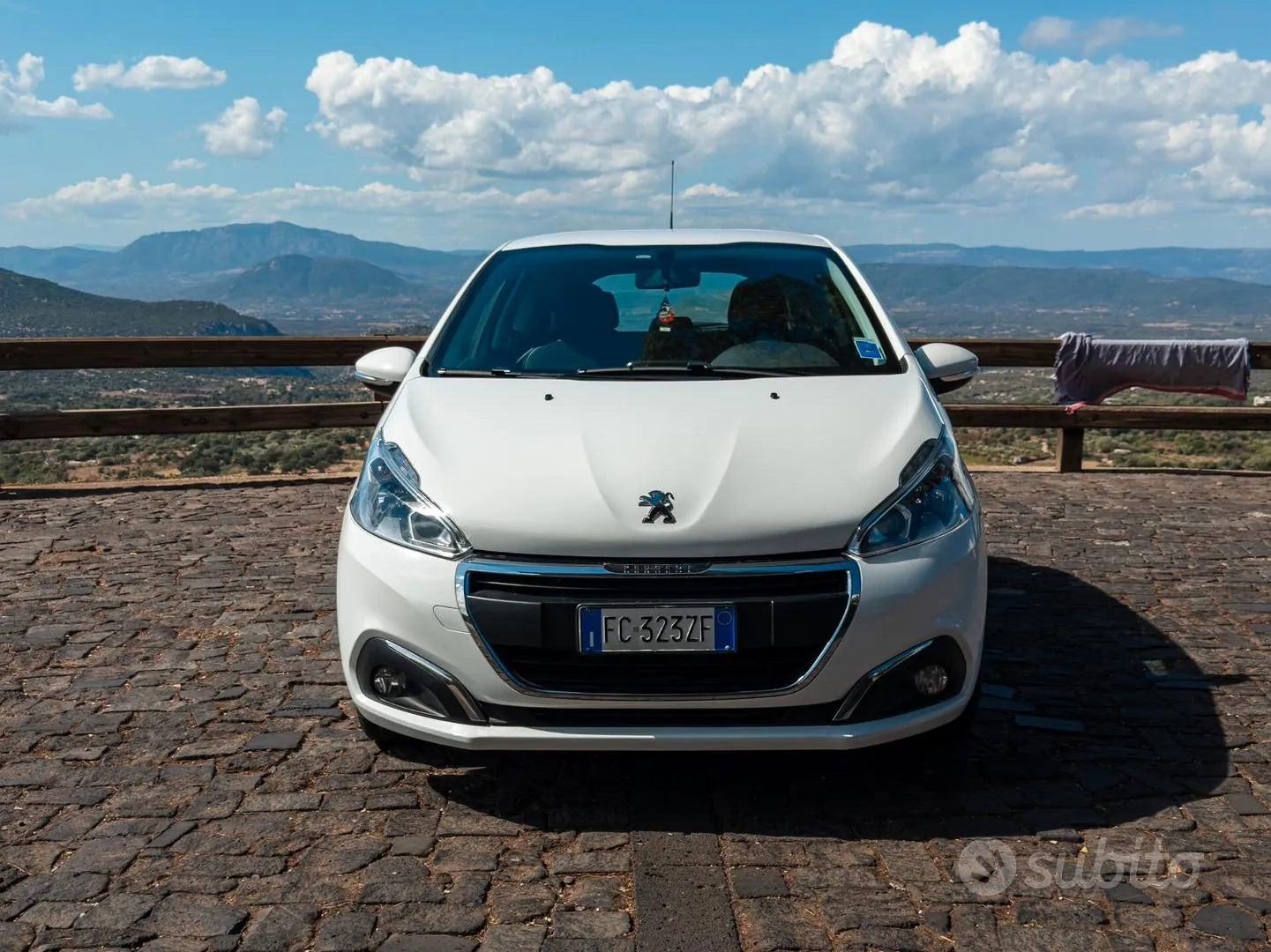 Peugeot 208 2016 photo 2