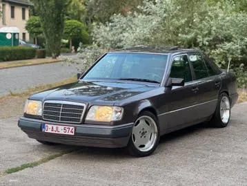 Mercedes-Benz E-Class 1993 photo 3