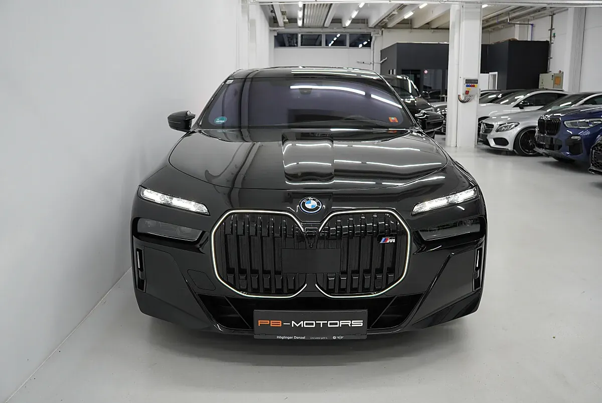 BMW 7 Series 2024 photo 2