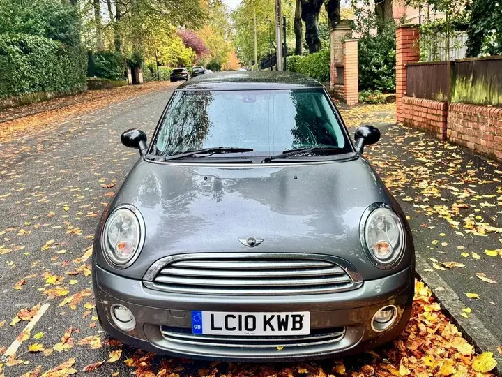 Mini Cooper 2010 photo 2
