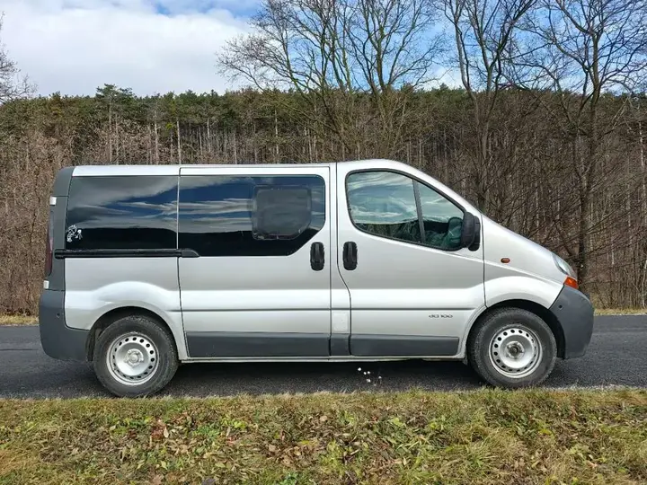 Renault Trafic 2003 photo 2