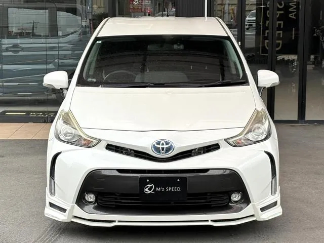 Toyota Prius Alpha 2016 photo 3