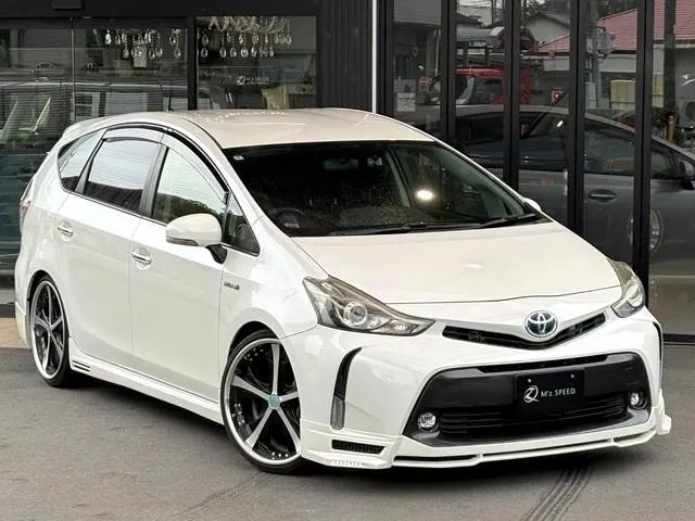 Toyota Prius Alpha 2016 photo 5