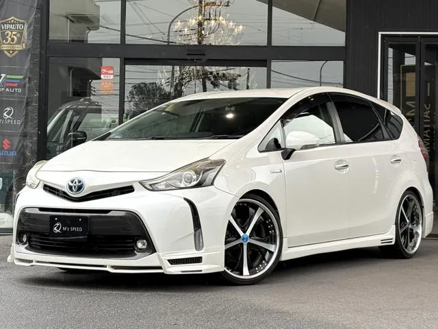 Toyota Prius Alpha 2016 photo 2