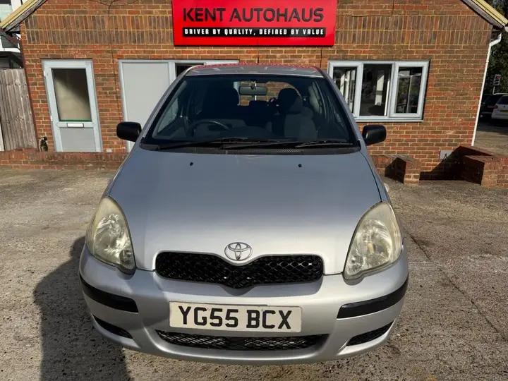 Toyota Yaris 2005 photo 2