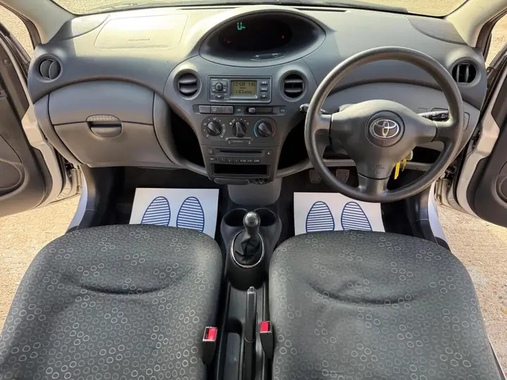 Toyota Yaris 2005 photo 4