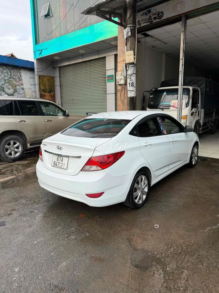 Hyundai Accent 2013 photo 3