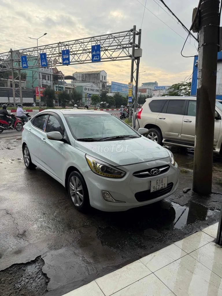 Hyundai Accent 2013 photo 4