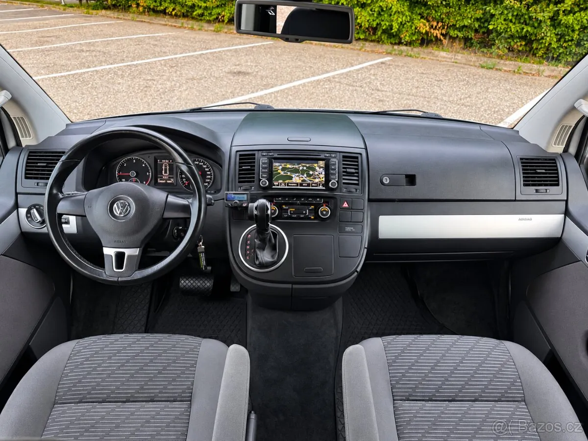 Volkswagen T5.1 Multivan 2012 photo 5