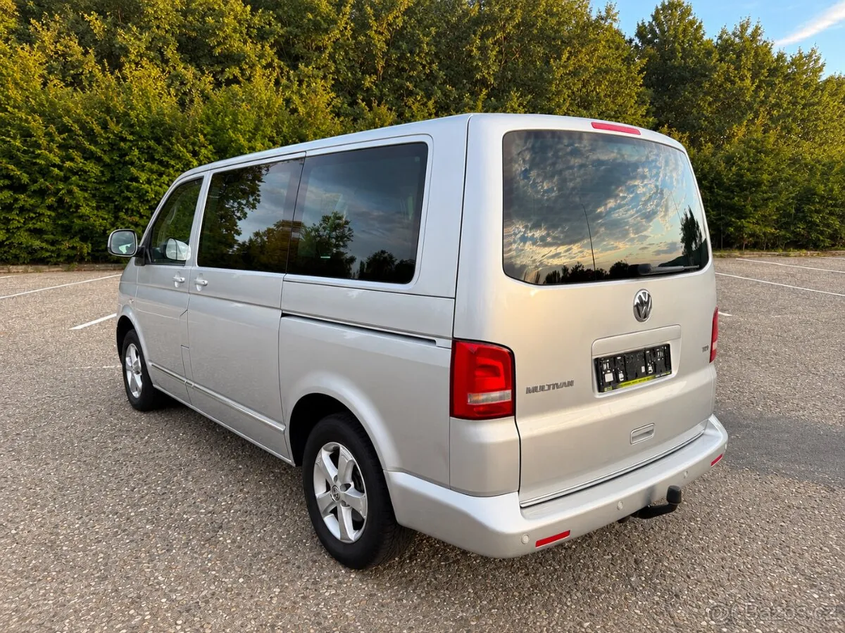 Volkswagen T5.1 Multivan 2012 photo 3