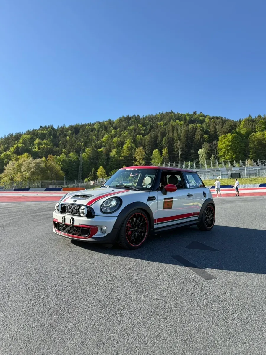 Mini Cooper 2011 photo 2