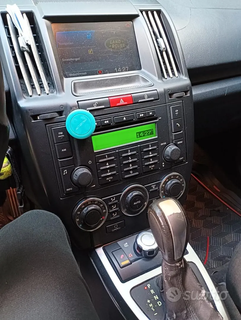 Land Rover Freelander 2010 photo 2