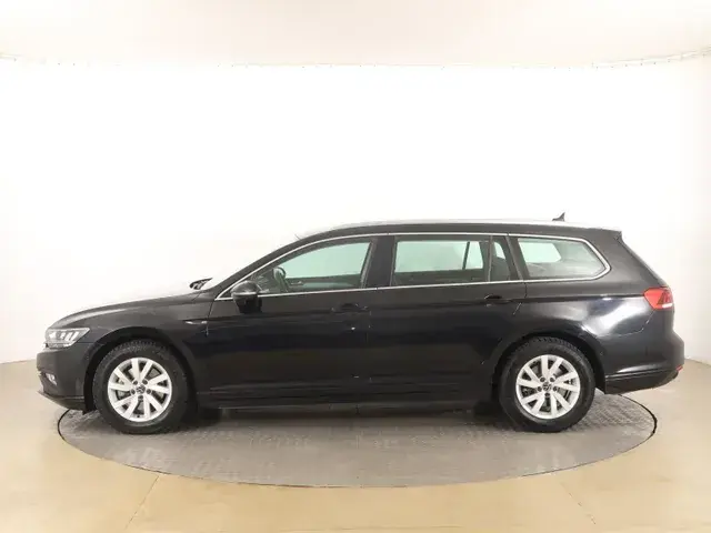 Volkswagen Passat Variant 2020 photo 2