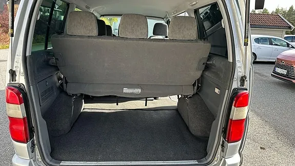 Toyota Hiace 2010 photo 5