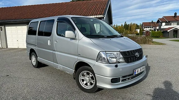 Toyota Hiace 2010 photo 3