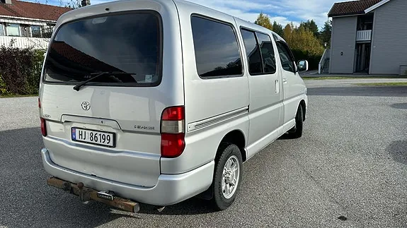 Toyota Hiace 2010 photo 4