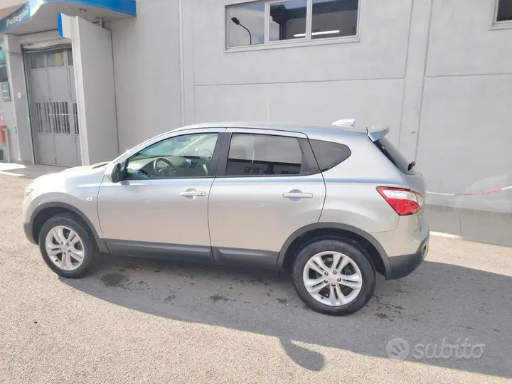 Nissan Qashqai 2012 photo 2
