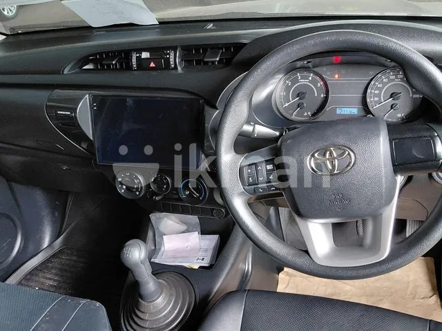 Toyota Hilux 2023 photo 4