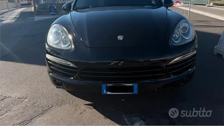 Porsche Cayenne 2012 photo 2