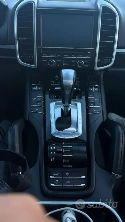 Porsche Cayenne 2012 photo 4
