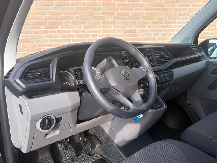 Volkswagen Transporter 2021 photo 2