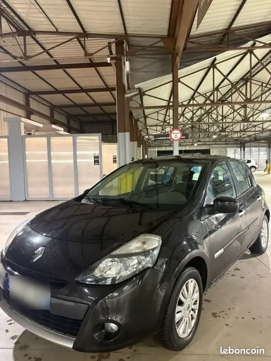 Renault Clio 2011 photo 2