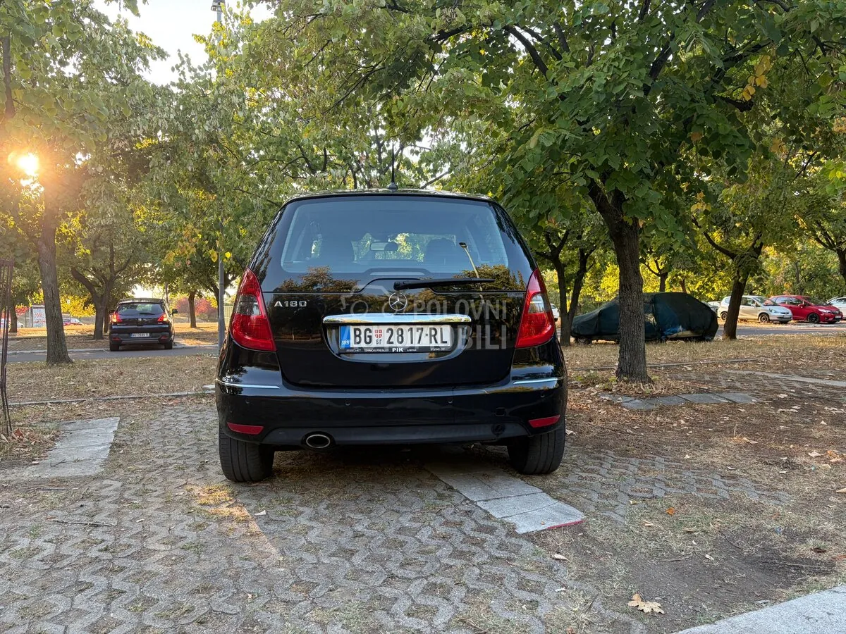 Mercedes-Benz A 180 2011 photo 4