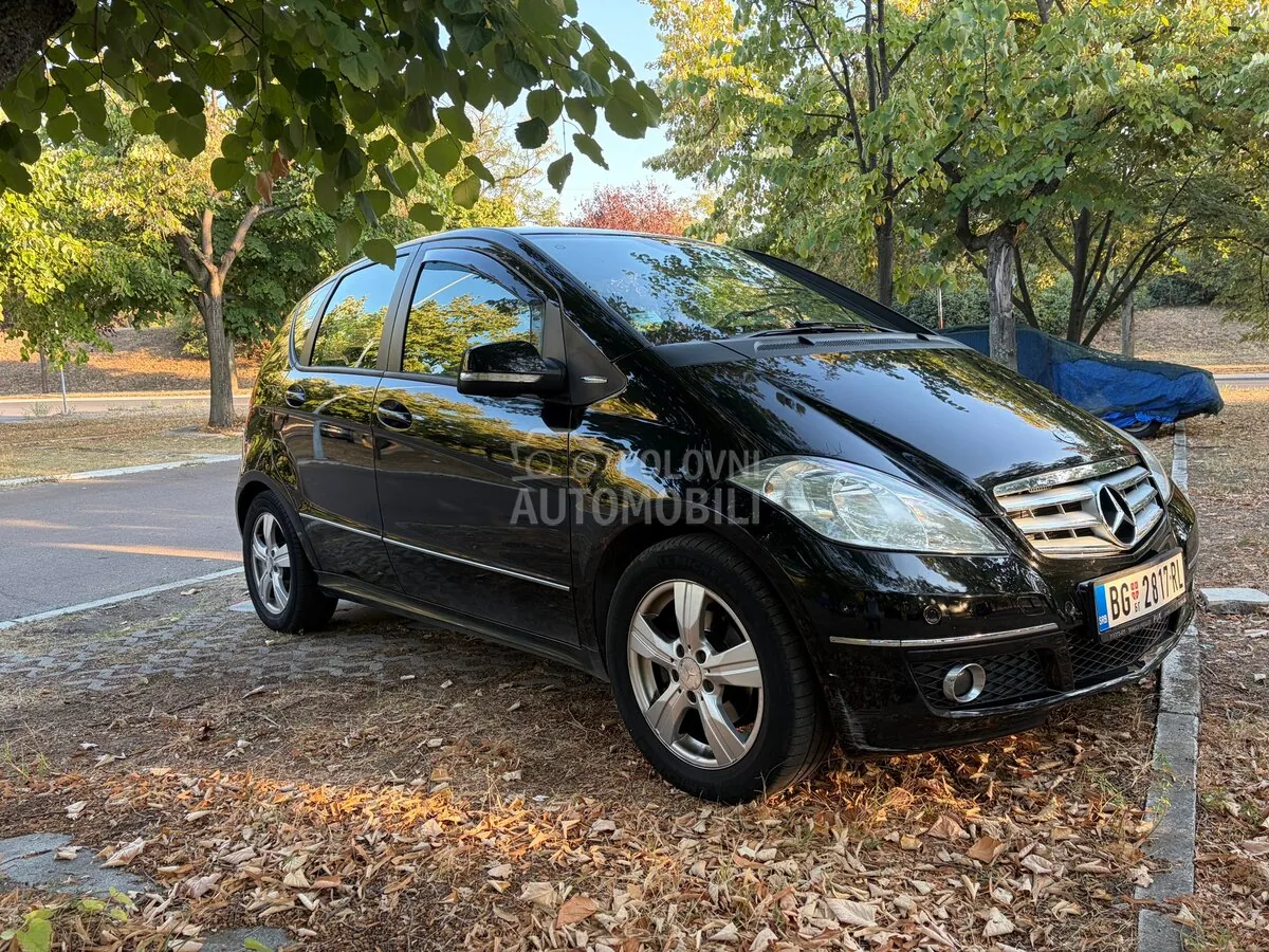 Mercedes-Benz A 180 2011 photo 2